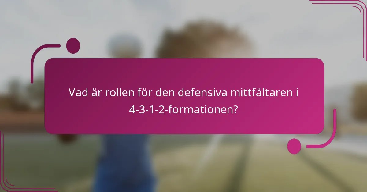 Vad är rollen för den defensiva mittfältaren i 4-3-1-2-formationen?